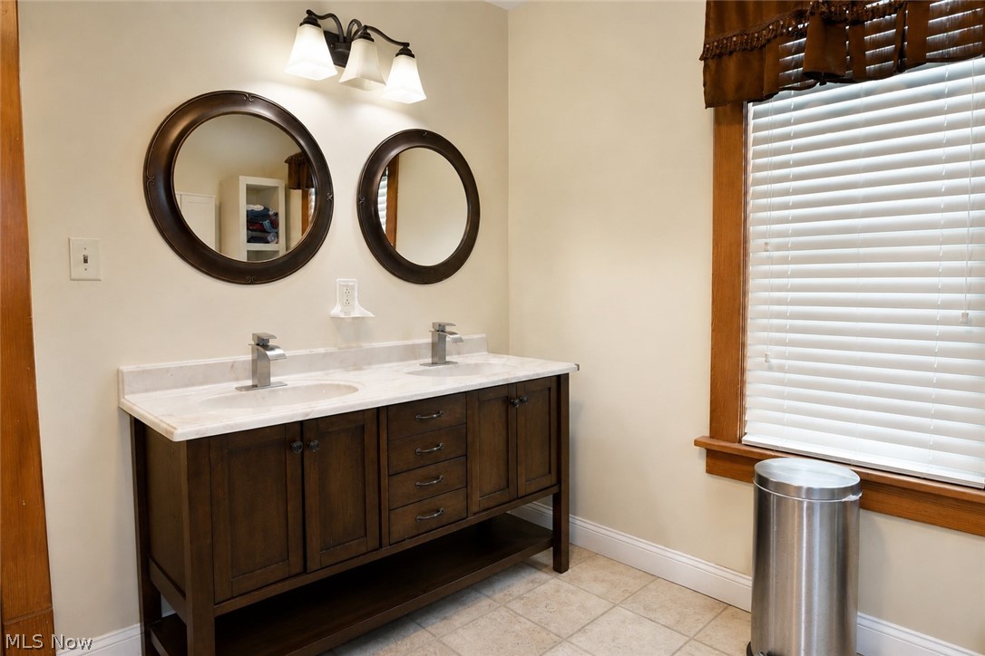 24 Lincoln Avenue Niles OH 44446