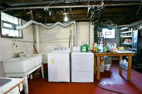24 Lincoln Avenue Niles OH 44446