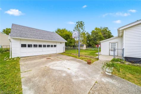 259 E 324th Street Willowick OH 44095