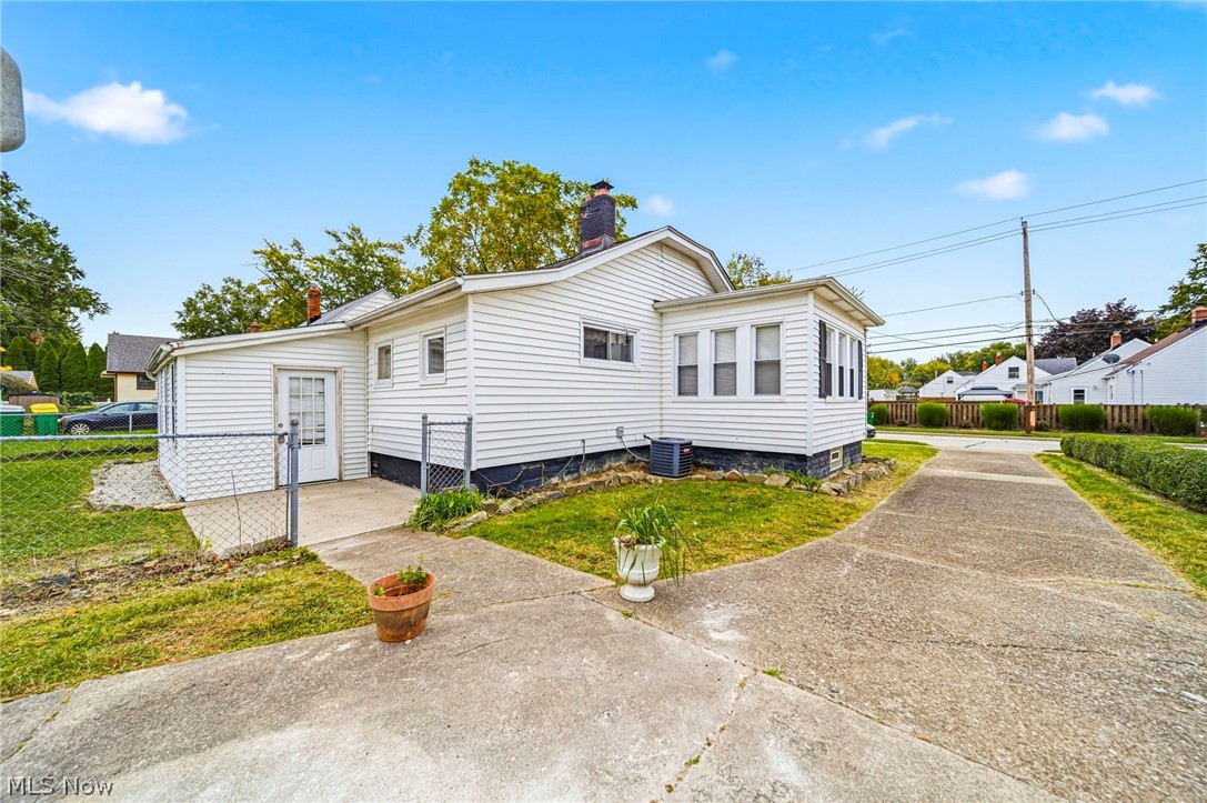 259 E 324th Street Willowick OH 44095