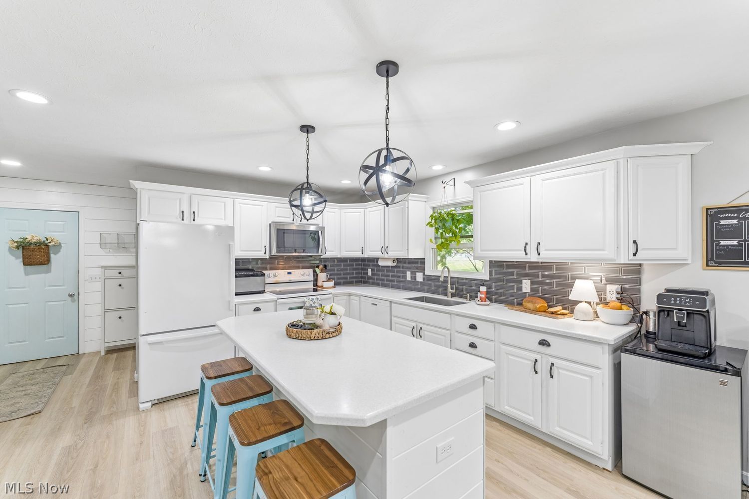 6151 Apple Creek Road Smithville OH 44677