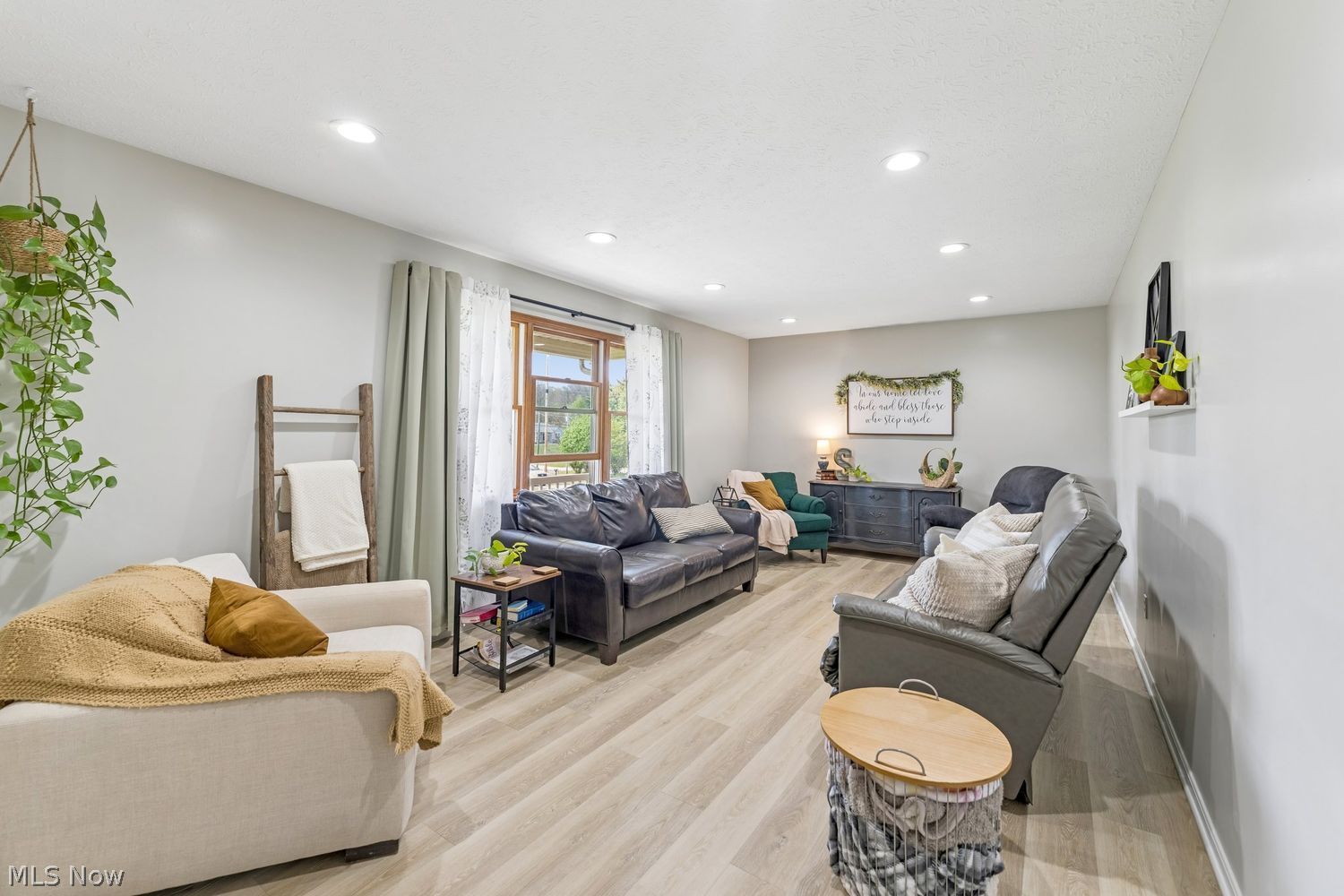 6151 Apple Creek Road Smithville OH 44677