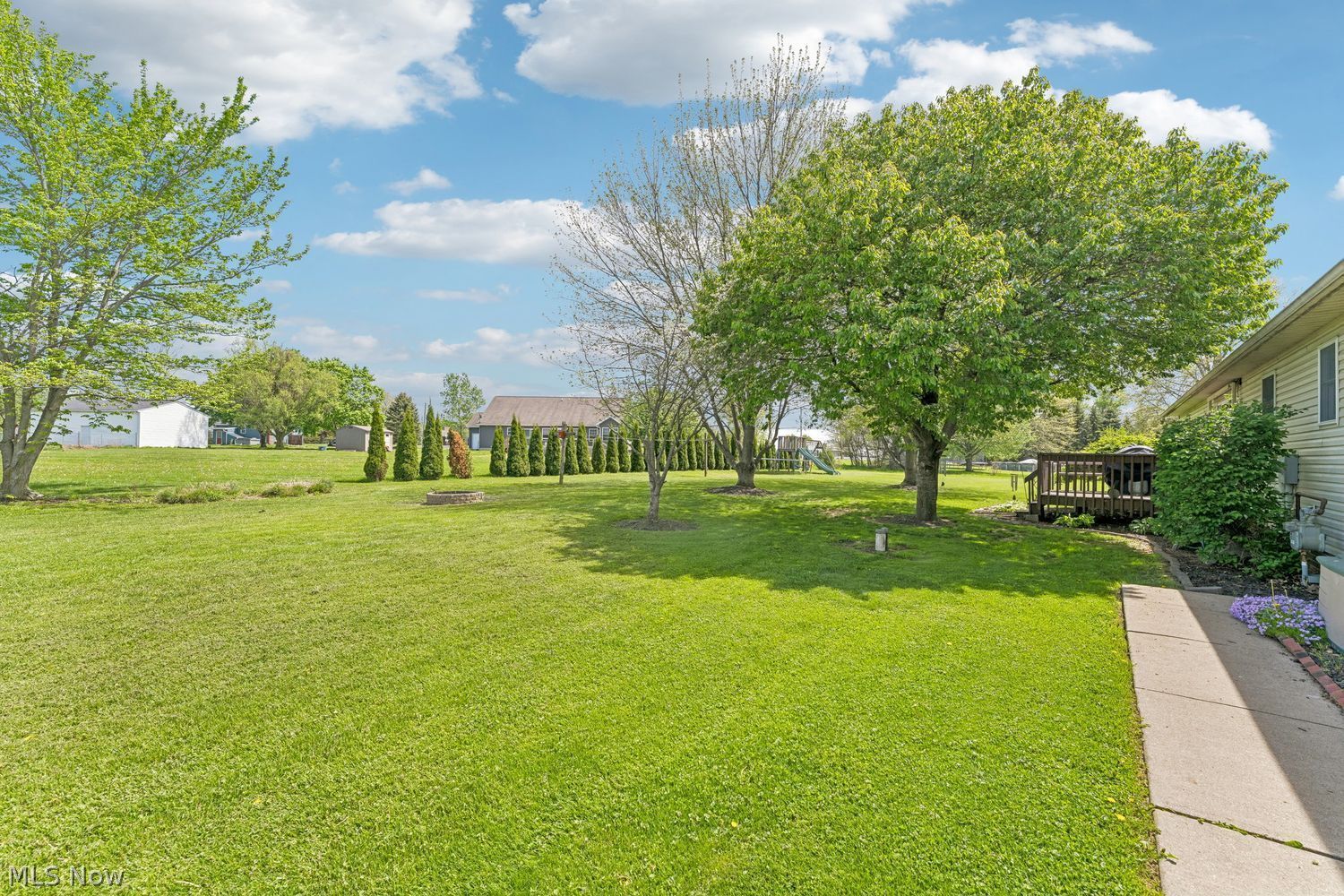 6151 Apple Creek Road Smithville OH 44677