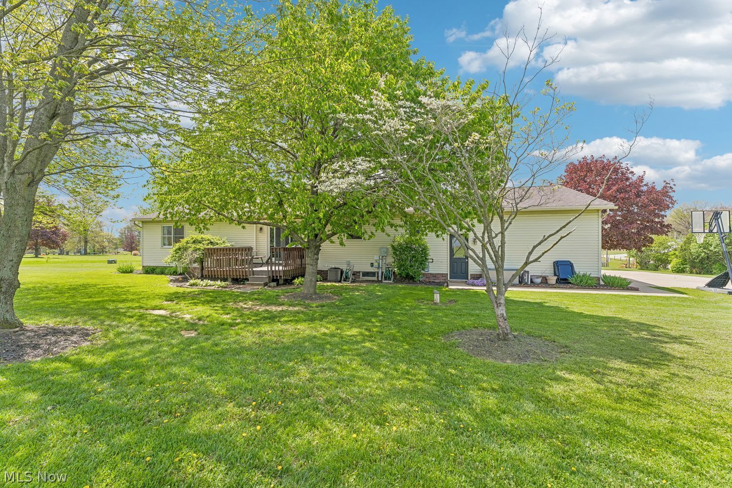 6151 Apple Creek Road Smithville OH 44677