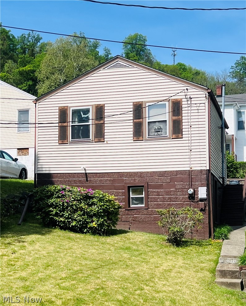 1121 N 7th Street Martins Ferry OH 43935
