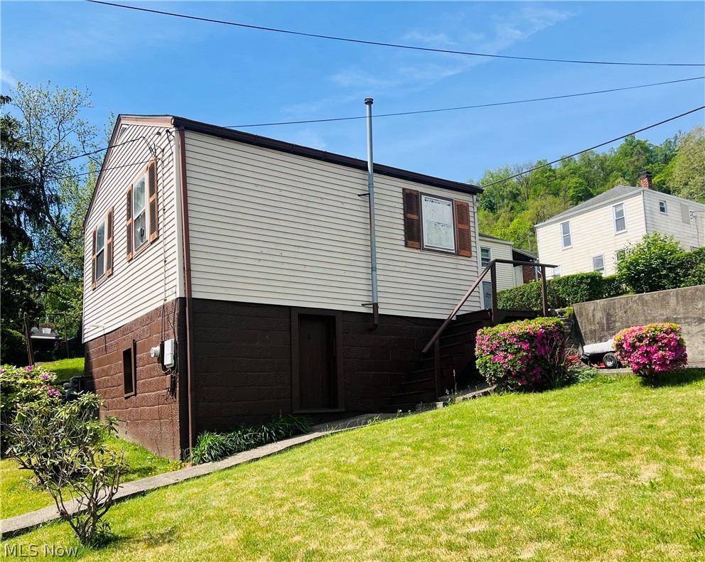 1121 N 7th Street Martins Ferry OH 43935