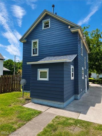 1005 Raymond Street Akron OH 44307