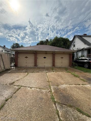 16727 Grovewood Avenue Cleveland OH 44110