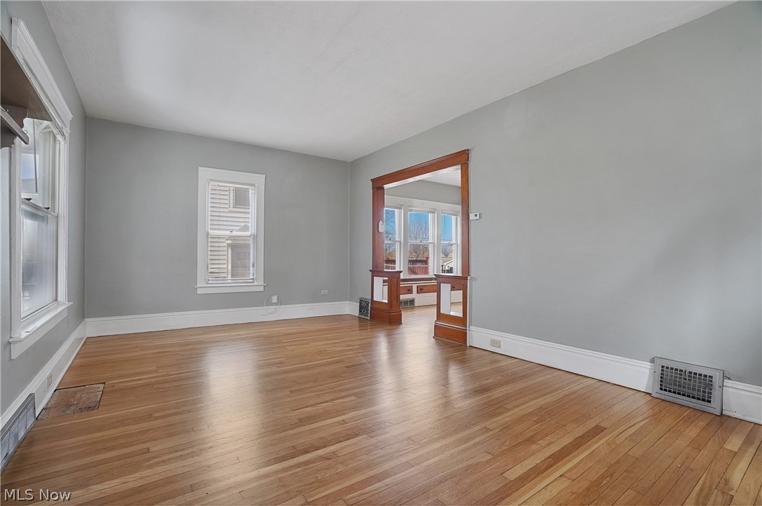 8805 Jeffries Avenue Cleveland OH 44105