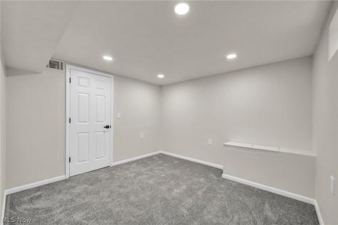 6330 Stonecrest Drive Brook Park OH 44142
