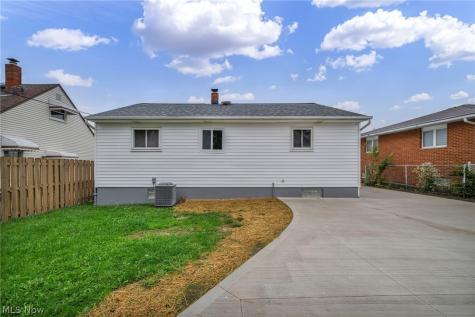 6330 Stonecrest Drive Brook Park OH 44142