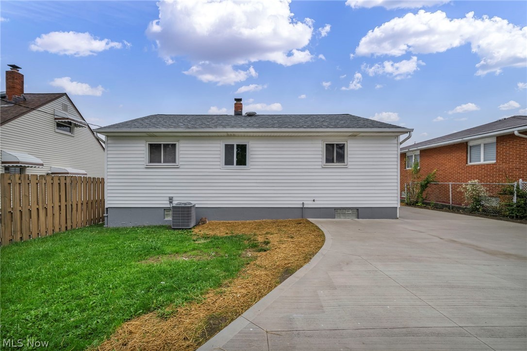 6330 Stonecrest Drive Brook Park OH 44142