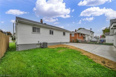 6330 Stonecrest Drive Brook Park OH 44142