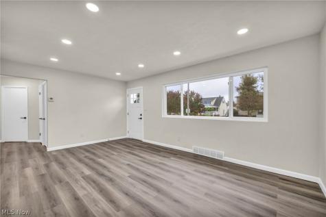 6330 Stonecrest Drive Brook Park OH 44142