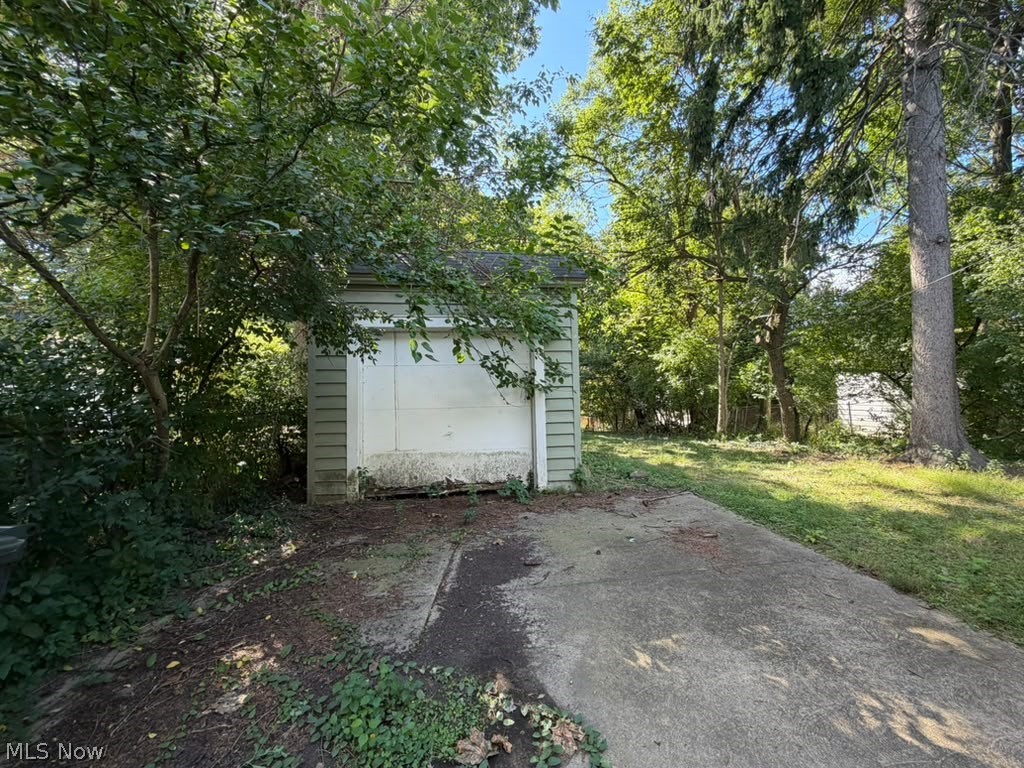 1676 Lee Road Cleveland Heights OH 44118