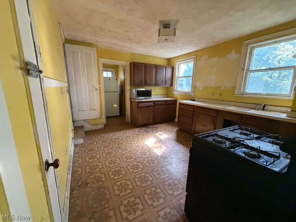 1676 Lee Road Cleveland Heights OH 44118
