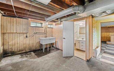 6008 Charles Avenue Parma OH 44129