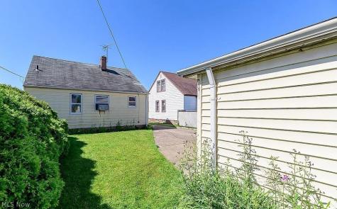 6008 Charles Avenue Parma OH 44129