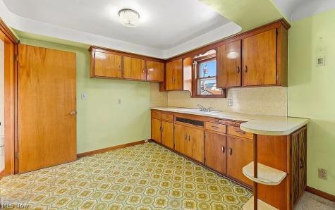 6008 Charles Avenue Parma OH 44129