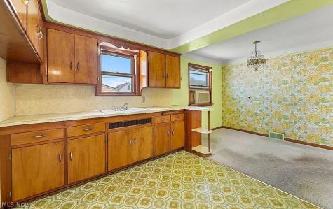 6008 Charles Avenue Parma OH 44129