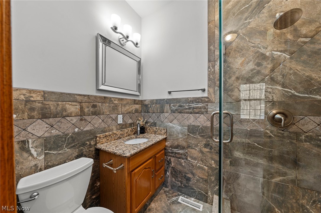 2412 East Pointe Drive SE Warren OH 44484