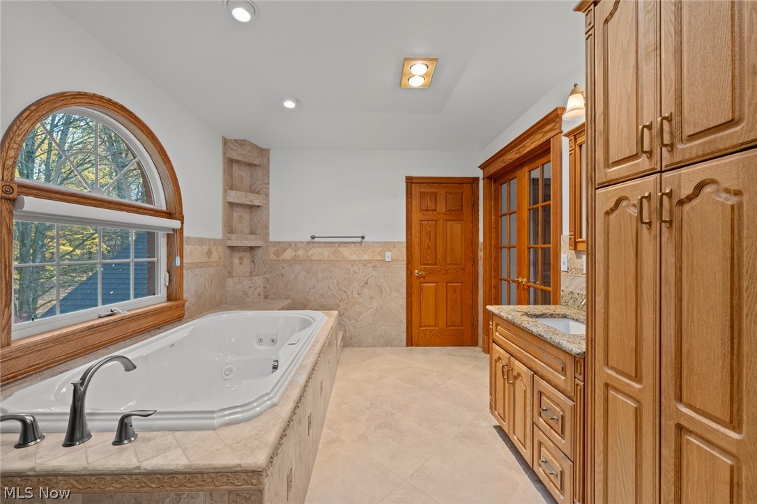 2412 East Pointe Drive SE Warren OH 44484
