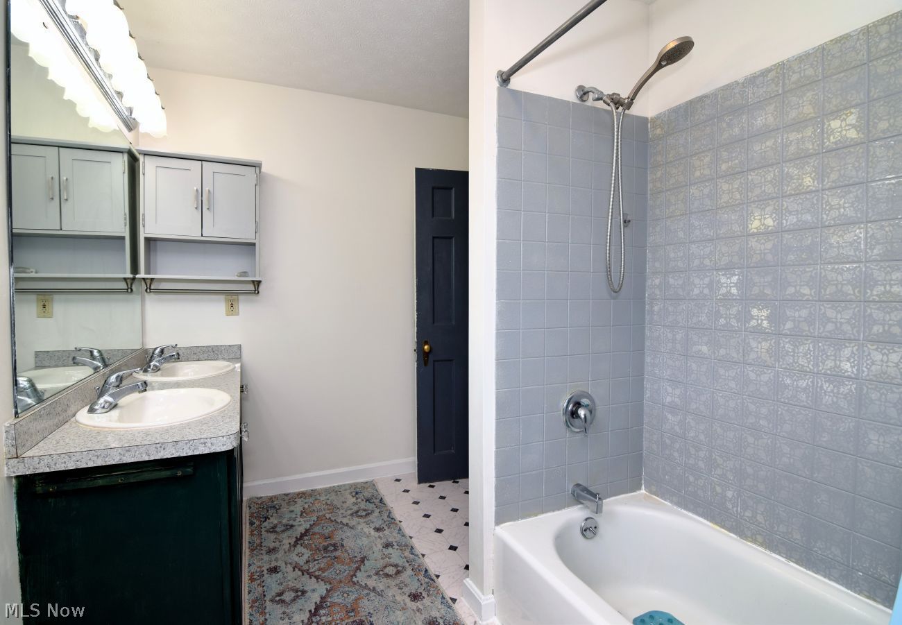 2556 Traymore Road University Heights OH 44118