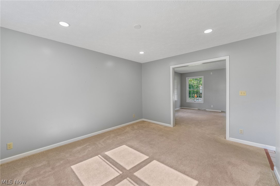 7448 Oakwood Drive Brookfield OH 44403