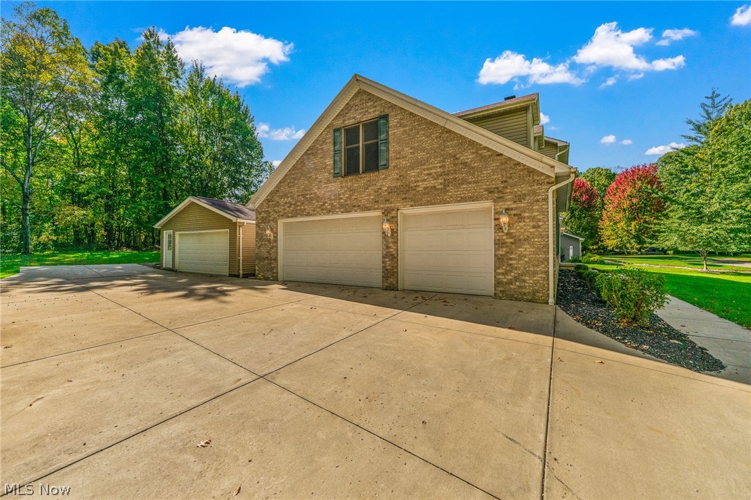 7448 Oakwood Drive Brookfield OH 44403