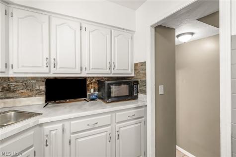 3710 W Pleasant Valley Road Parma OH 44134