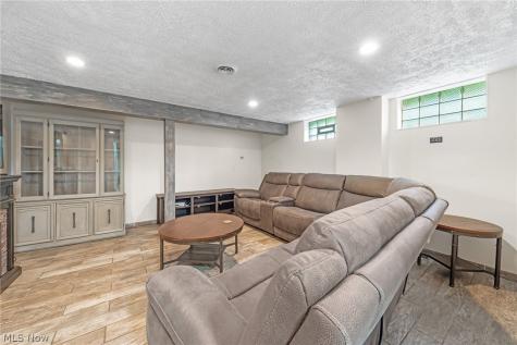 3710 W Pleasant Valley Road Parma OH 44134