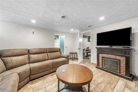 3710 W Pleasant Valley Road Parma OH 44134