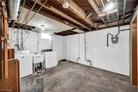 605 Saint Leger Avenue Akron OH 44305