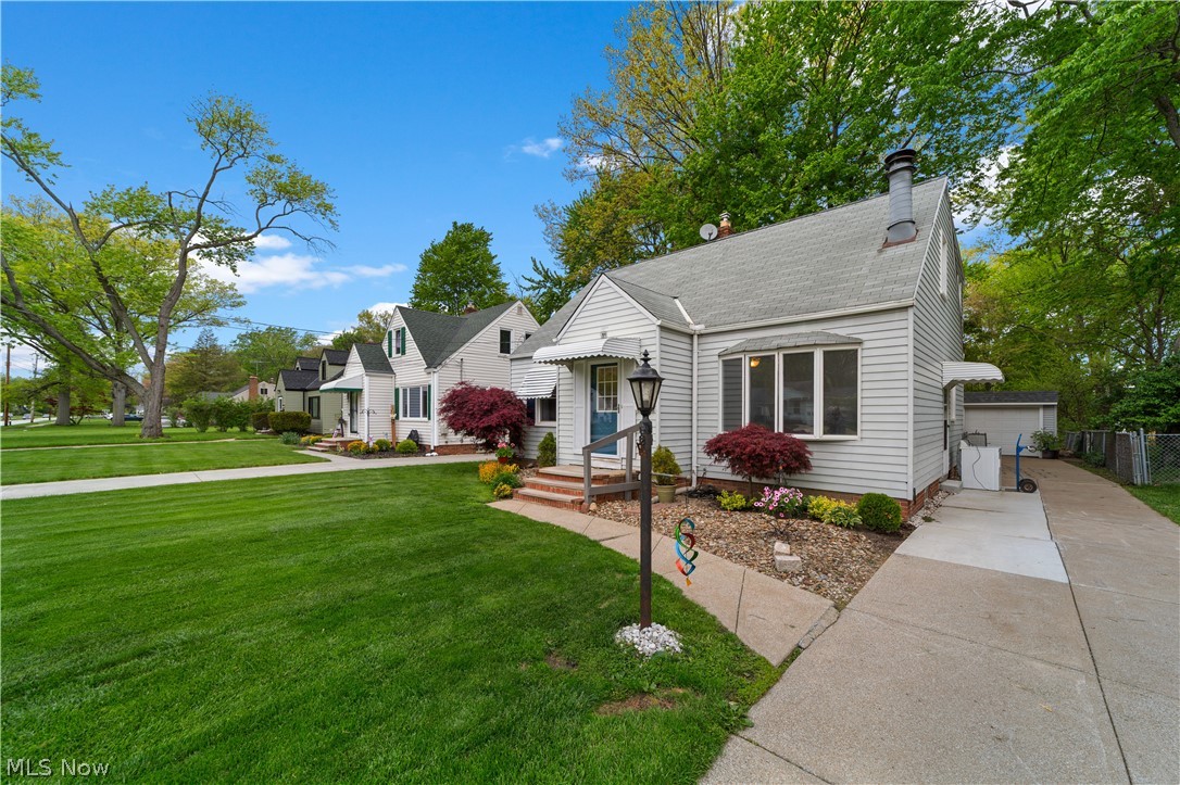 27840 Lincoln Road Bay Village OH 44140