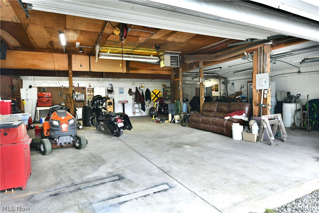 4995 Parkman Road NW Warren OH 44481