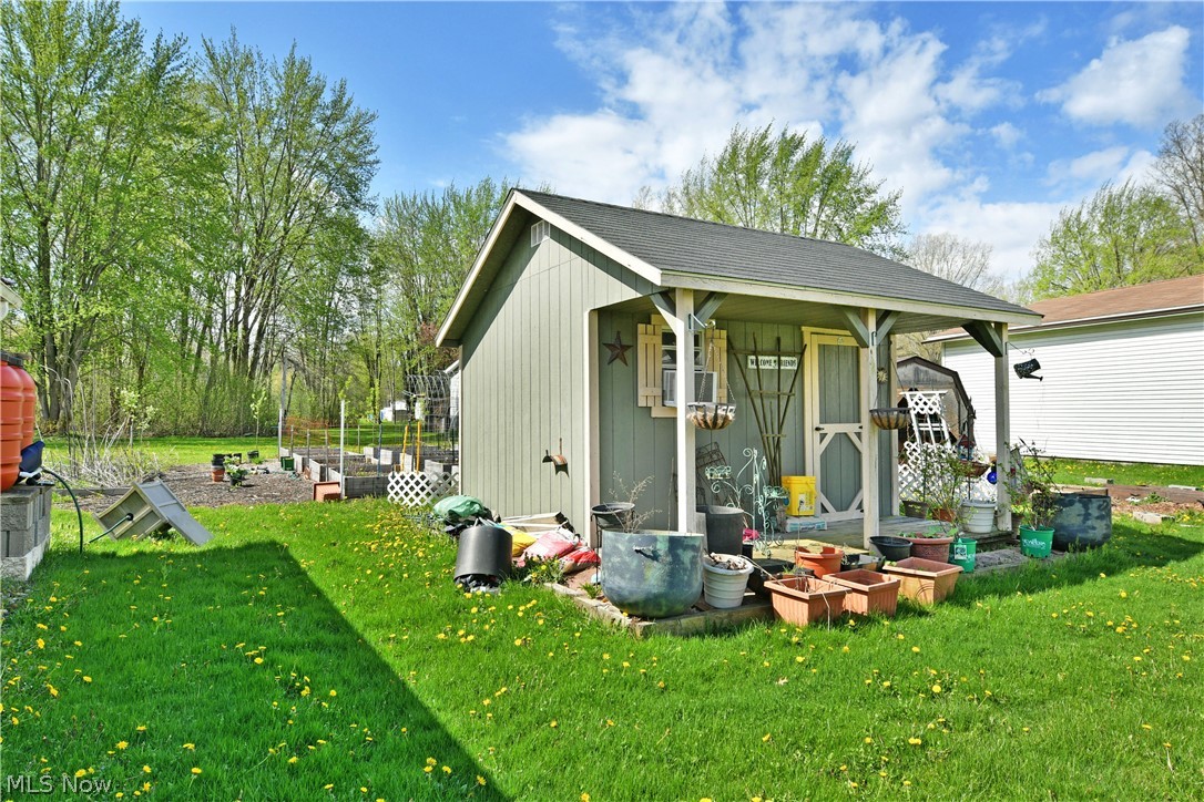 4995 Parkman Road NW Warren OH 44481