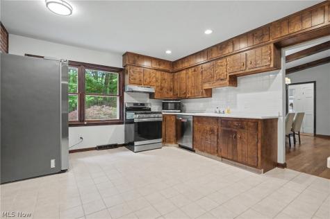 379 Nob Hill Drive Akron OH 44303