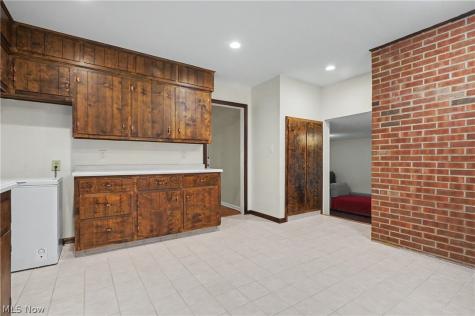 379 Nob Hill Drive Akron OH 44303