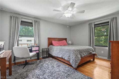 379 Nob Hill Drive Akron OH 44303