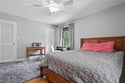 379 Nob Hill Drive Akron OH 44303