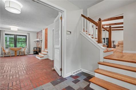 379 Nob Hill Drive Akron OH 44303