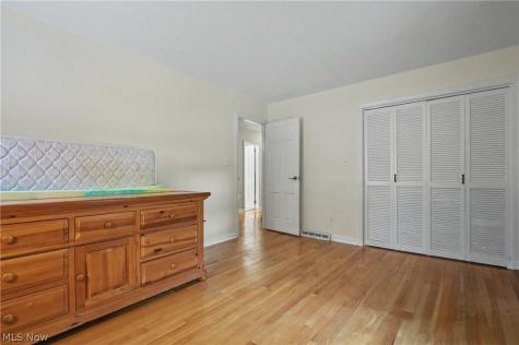 379 Nob Hill Drive Akron OH 44303