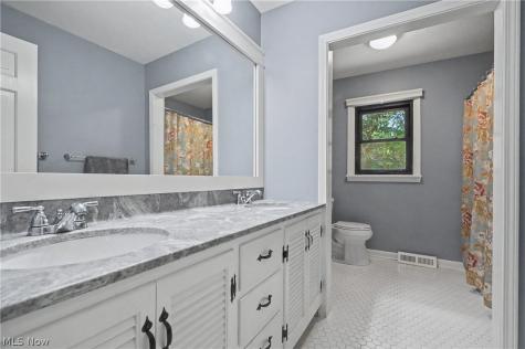 379 Nob Hill Drive Akron OH 44303