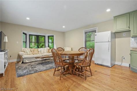 379 Nob Hill Drive Akron OH 44303