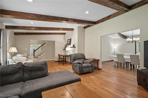 379 Nob Hill Drive Akron OH 44303