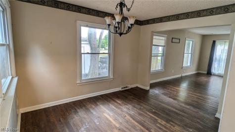 854 E 250 Street Euclid OH 44132
