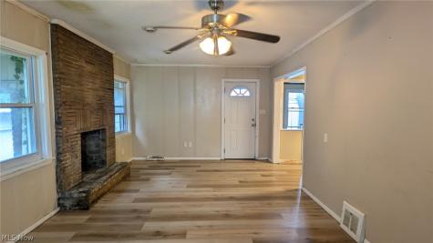 854 E 250 Street Euclid OH 44132