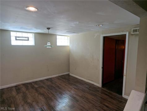 854 E 250 Street Euclid OH 44132