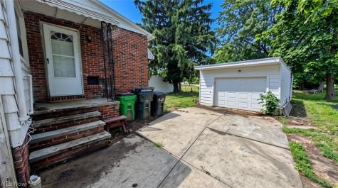 854 E 250 Street Euclid OH 44132
