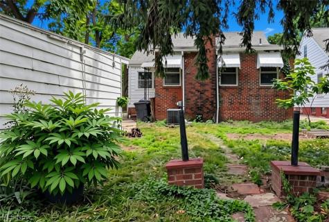 854 E 250 Street Euclid OH 44132